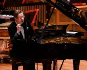 Philharmonia's Kurtág Centenary: A Masterclass in Hushed Intensity