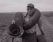 Redoubt Review: Denis Lavant Shines as an Eccentric Builder in Nuclear-Fear Drama