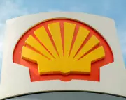 Shell CEO Pay Rises 20% Despite 40% Drop in Company Profits