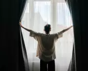 The Dutch Method: Open Curtains for Better Sleep and Community