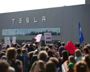 Union Seeks Control of Tesla's German Works Council Amid Labor Dispute