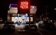 US Fuel Prices Surge Amid Iran Conflict, Impacting Global Markets