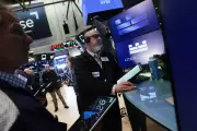 US Stock Market Sees Fifth Straight Weekly Decline Amid Oil Price Surge