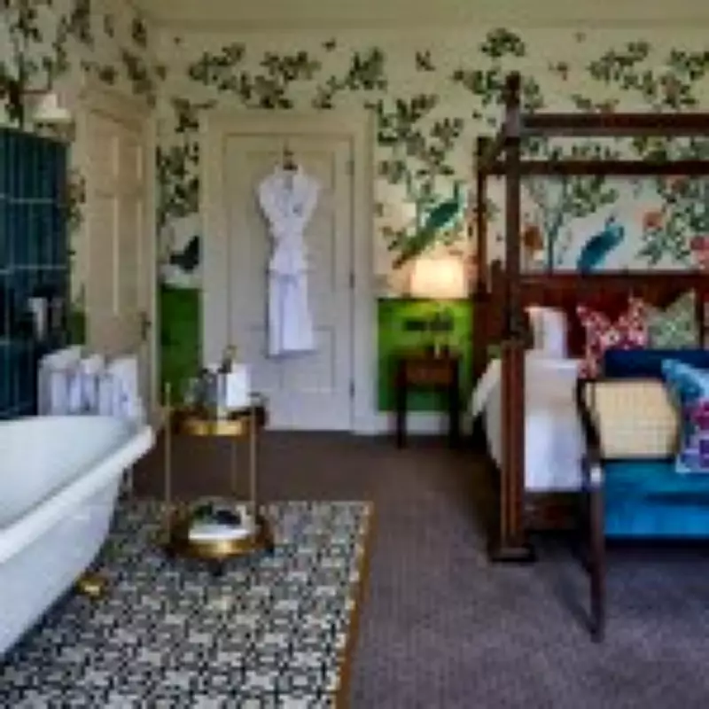 Affordable Weekend Getaway 35 Minutes from London on Elizabeth Line
