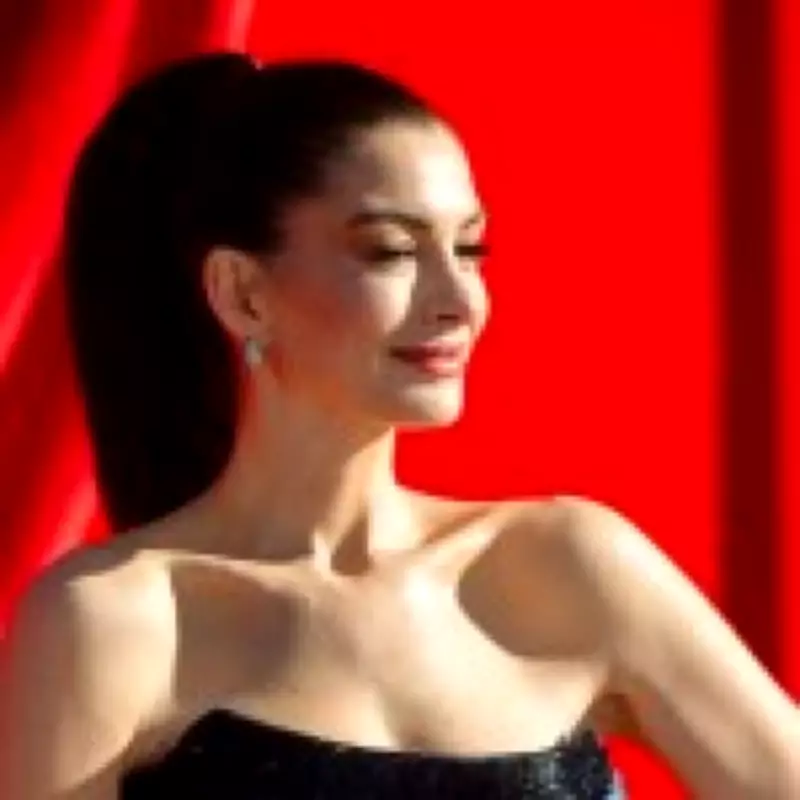 Anne Hathaway Stuns in Versace Tuxedo Gown at Devil Wears Prada 2 Premiere