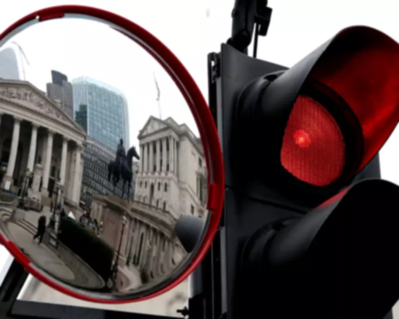 Bank of England Holds Rates Amid Trumpflation, Warns of 6% Inflation