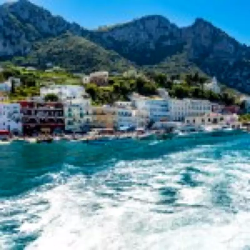 Capri Introduces £433 Fine for Aggressive Street Solicitation to Aid Tourists