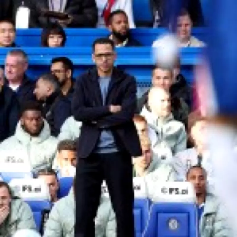 Chelsea Boss Liam Rosenior Takes Blame for Fragile Team After Man City Loss