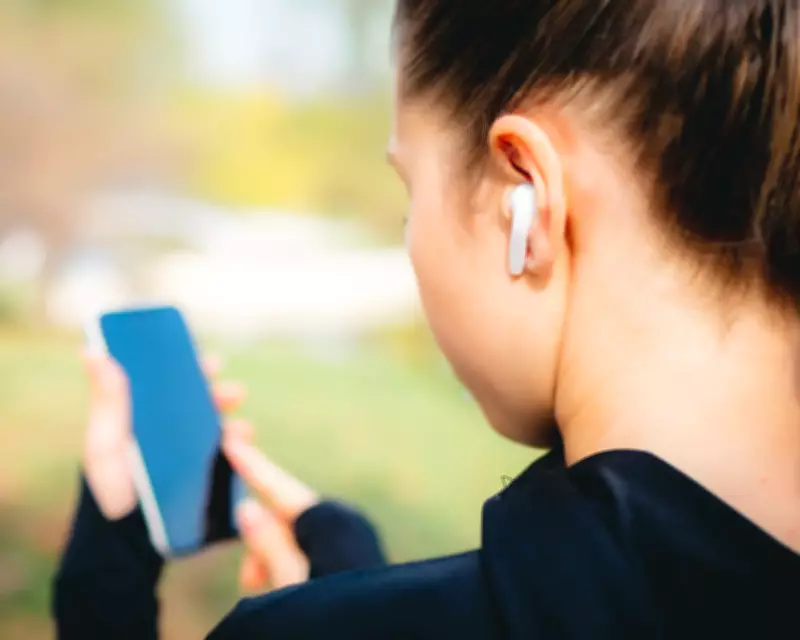 Experts Warn Labor's Gambling Ad Limits Have Influencer 'Blind Spots'