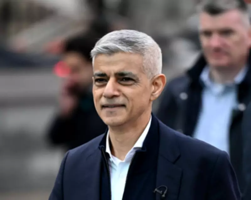London Mayor's Armed Protection Officers Leave Bag with Guns on Street