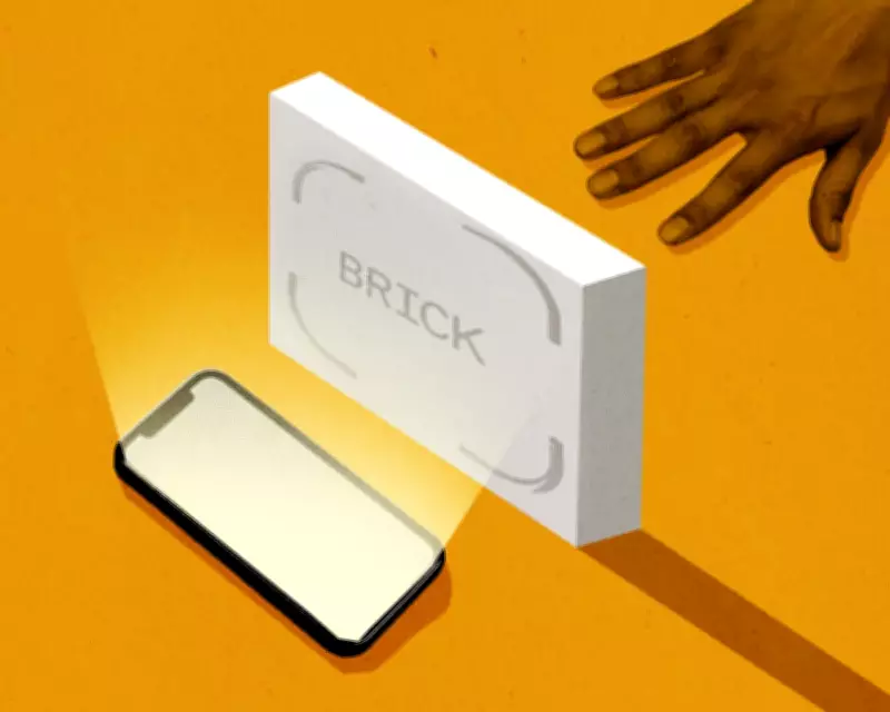 Phone Addiction: Can a Blocking Device Break the Doomscrolling Cycle?