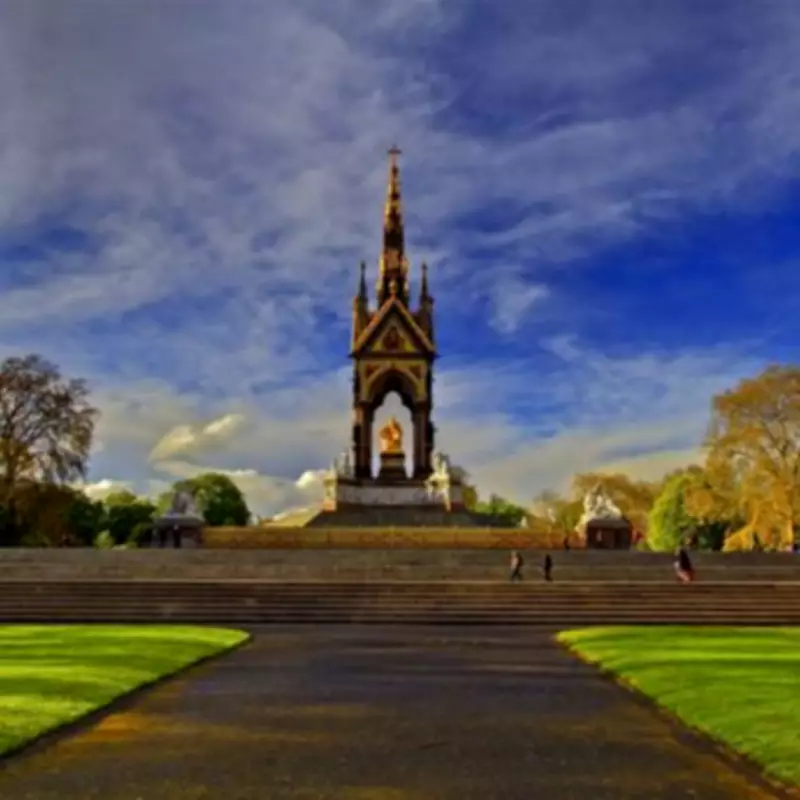 Police Investigation Closes Kensington Gardens, Public Urged to Avoid Area