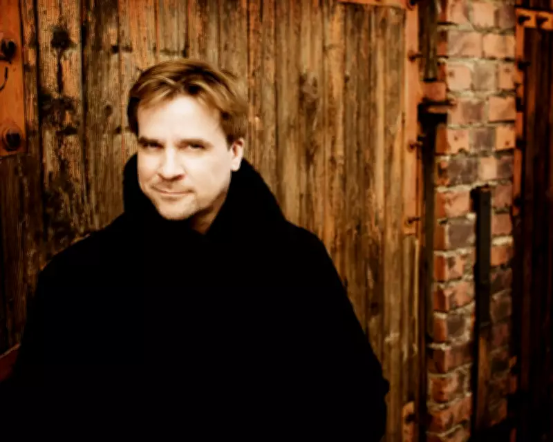Shostakovich Symphonies 2 and 5: BBC Philharmonic's Bold Pairing