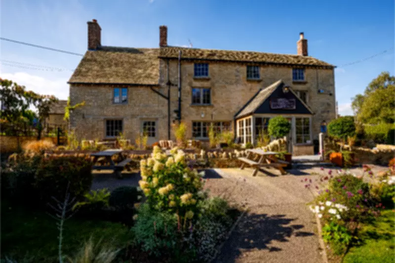 The Killingworth Castle: A Premier Cotswolds Gastropub Experience