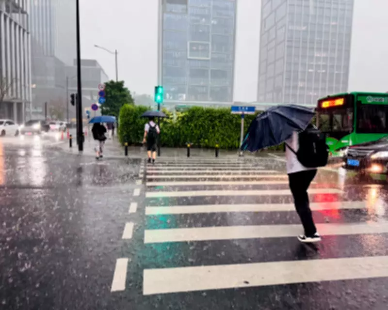 Torrential Rain in Southern China Sparks Flood Fears, Heatwave Hits India