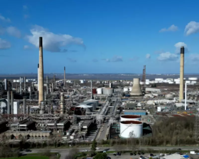 UK Oil Refinery Owner Moved Russian Loans to Mauritius to Evade Sanctions