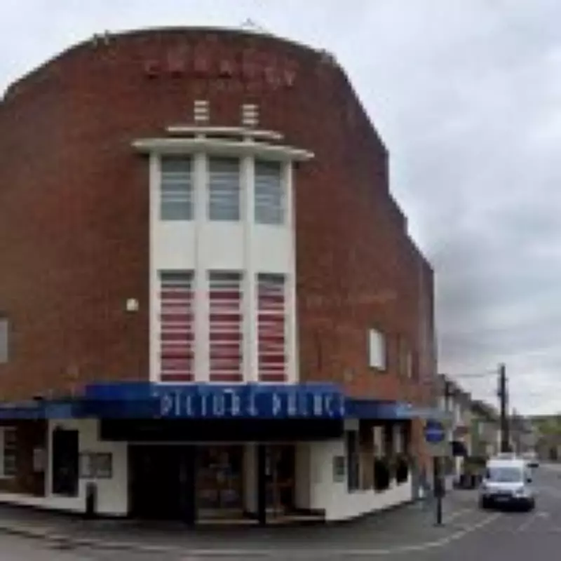 Wetherspoons Responds After Manager Refuses Service to Reform UK Supporters