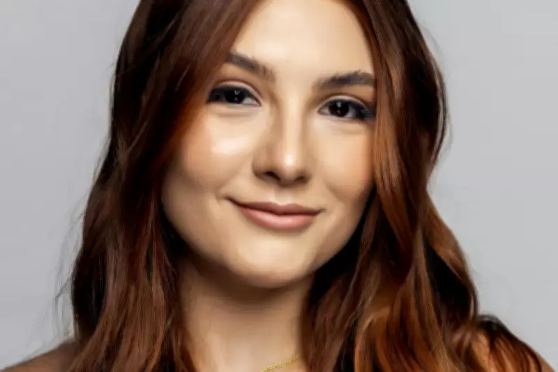 Why I'm Adding the Halo Glow Contour Beauty Wand to My Basket