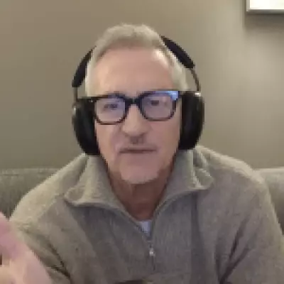 Gary Lineker Defends Chelsea's Enzo Fernandez, Criticizes Rosenior's 'Odd' Decision