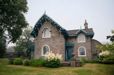 Swiss Cottage: An Off-Grid Retreat on the Vast Chatsworth Estate