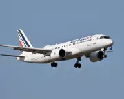 Air France-KLM Cuts Growth Forecast as Fuel Costs Surge by $2.4bn