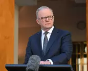 Australian Political Leaders Clash Over Fuel Prices Amid Global Oil Crisis