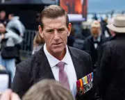 Booing at Anzac Day services as Ben Roberts-Smith attends Gold Coast event