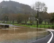 Cyclone Vaianu Ravages New Zealand's North Island, Triggering Emergencies