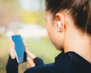 Experts Warn Labor's Gambling Ad Limits Have Influencer 'Blind Spots'