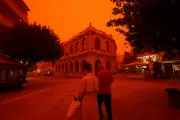 Global Crisis and Hope: A Week in 20 Powerful Photographs