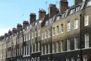 London House Prices Rise £3,000 as Market Shows Strain Amid Mortgage Pressures