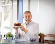Michael Rosen at 80: On Grief, Self-Doubt, and Chocolate Cake