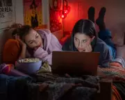 Netflix's Roommates: A Sweet and Salty College Comedy Worth Discovering