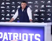 Patriots Back Coach Vrabel as New Photos with NFL Reporter Emerge