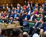 Starmer Survives Labour Rebellion Over Mandelson Inquiry Vote