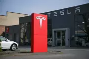Tesla's Mixed Q1 Earnings Amid Musk's AI Pivot, Stock Struggles
