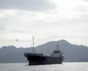 Three Iran-Linked Tankers Navigate Hormuz Amid US Blockade, Summit Planned