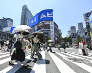 Tokyo Officials Encouraged to Wear Shorts to Save Energy Amid War and Heat