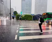 Torrential Rain in Southern China Sparks Flood Fears, Heatwave Hits India