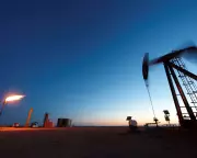 Trump Signs Memos to Expand US Fossil Fuel Production Citing National Security
