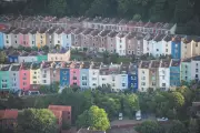 UK Housing Market Sentiment Shifts as Mortgage Rates Rattle Demand