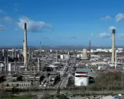 UK Oil Refinery Owner Moved Russian Loans to Mauritius to Evade Sanctions