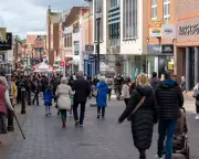 UK Shop Price Rises Slow as Retailers Use Heavy Discounts to Attract Shoppers