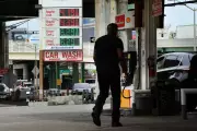 US GDP Rebounds 2% as Consumer Spending Slows Amid Iran War Oil Shock