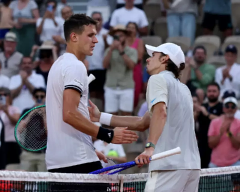 Alex de Minaur exits French Open after losing lead to Jakub Mensik