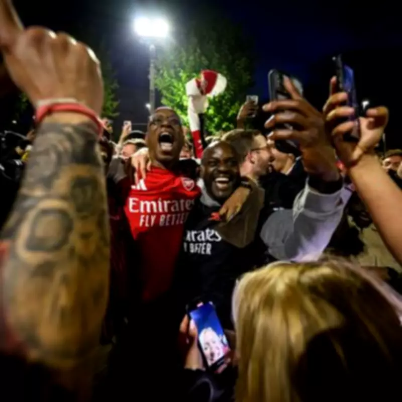 Arsenal Fan Runs Entire 9km Parade Route: Best Viewing Spots Revealed