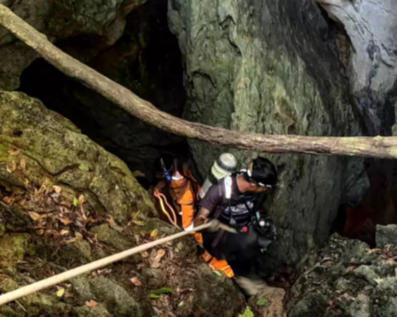 Australian Diver Rushes to Rescue Trapped in Flooded Laos Cave