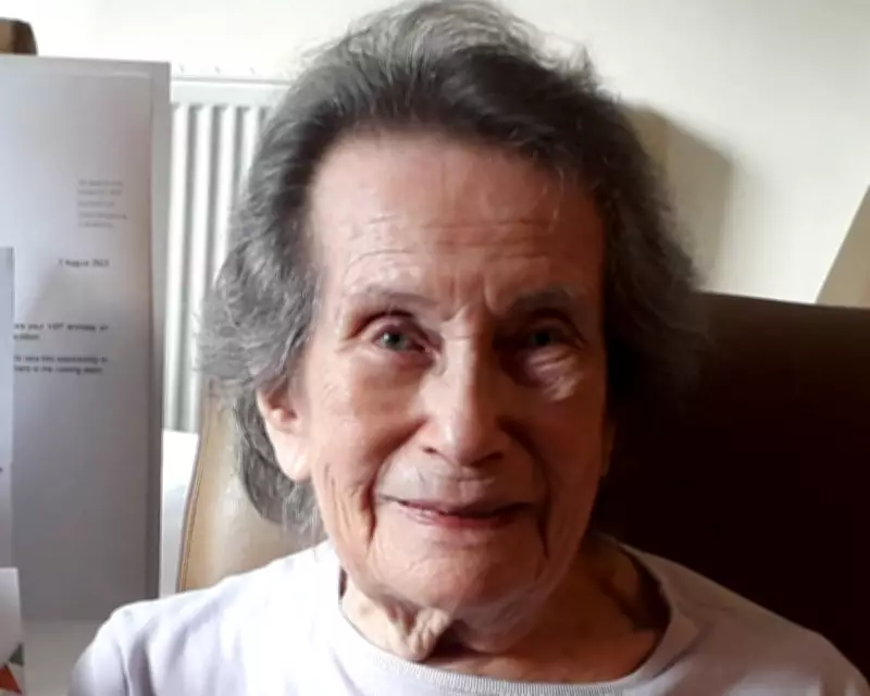 Beatrice Baxter, Chemistry Teacher and WWII Lab Assistant, Dies at 102