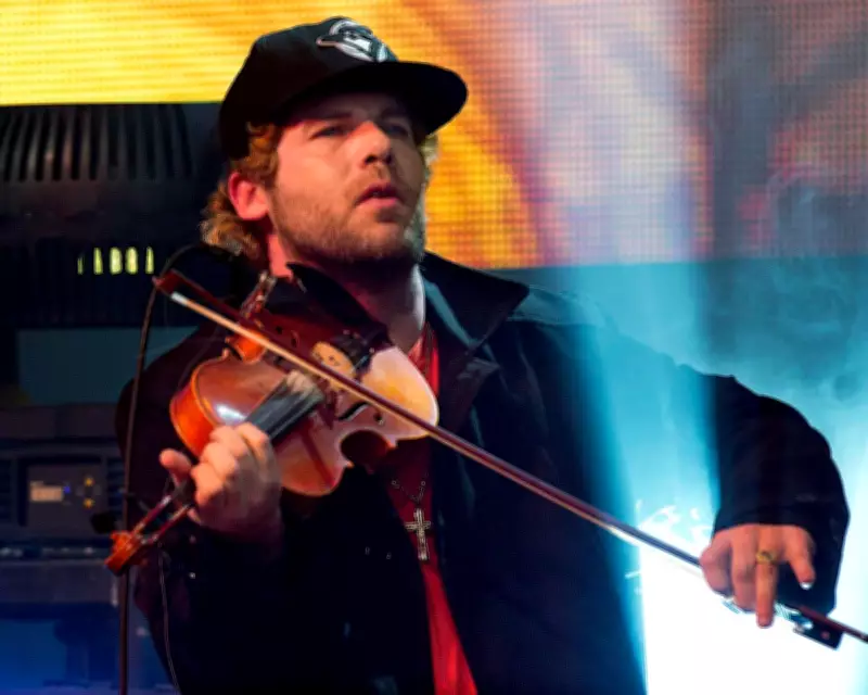 Canadian Fiddler Ashley MacIsaac Sues Google Over False AI Sex Offender Claim