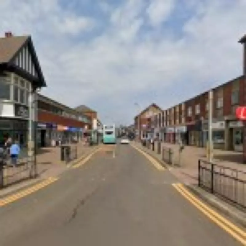 Car Hits Pedestrians in Nottinghamshire, Driver Flees Scene